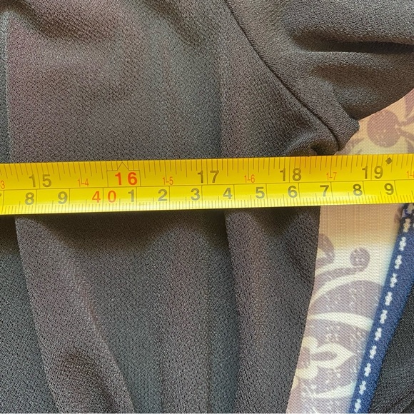 Liz Claiborne Black side scrunch blouse. Medium. - Picture 5 of 9